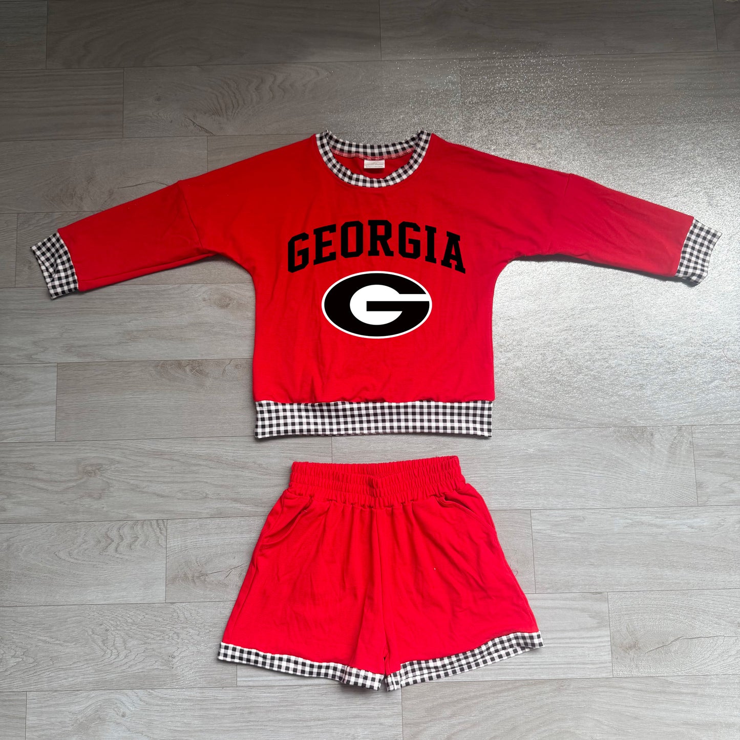 Long sleeves red G vinyl top shorts girls team outfits