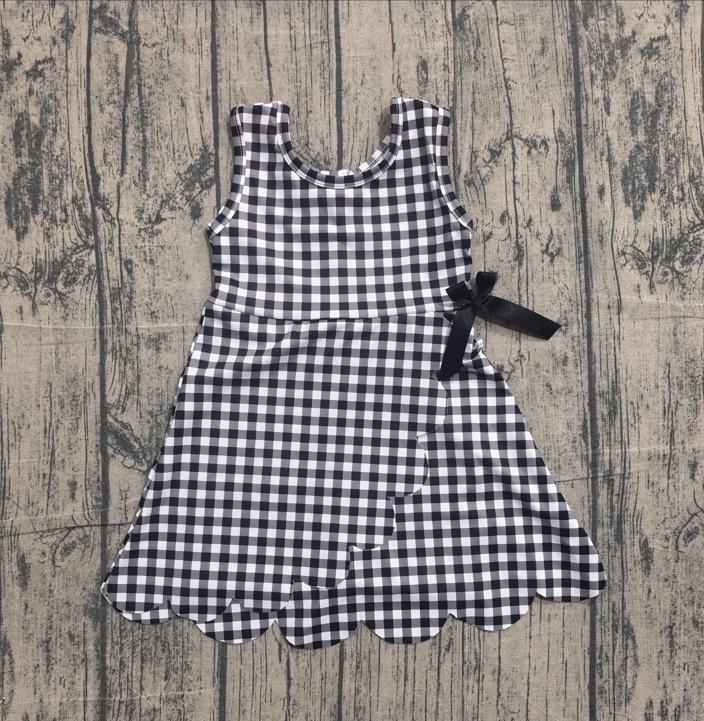 Sleeveless black plaid scallop kids girls athletic dresses