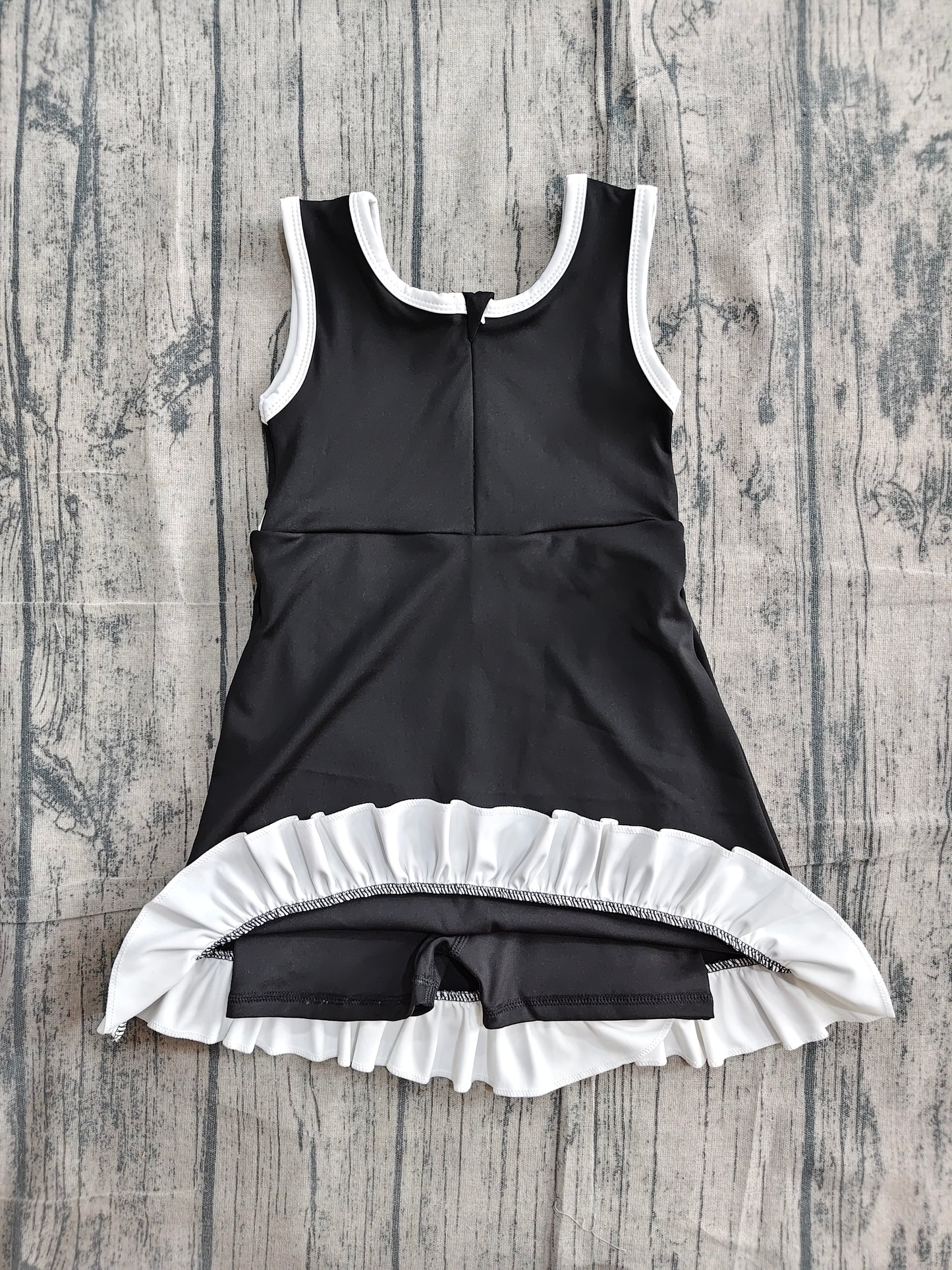 Sleeveless black white scallop girls athletic dress