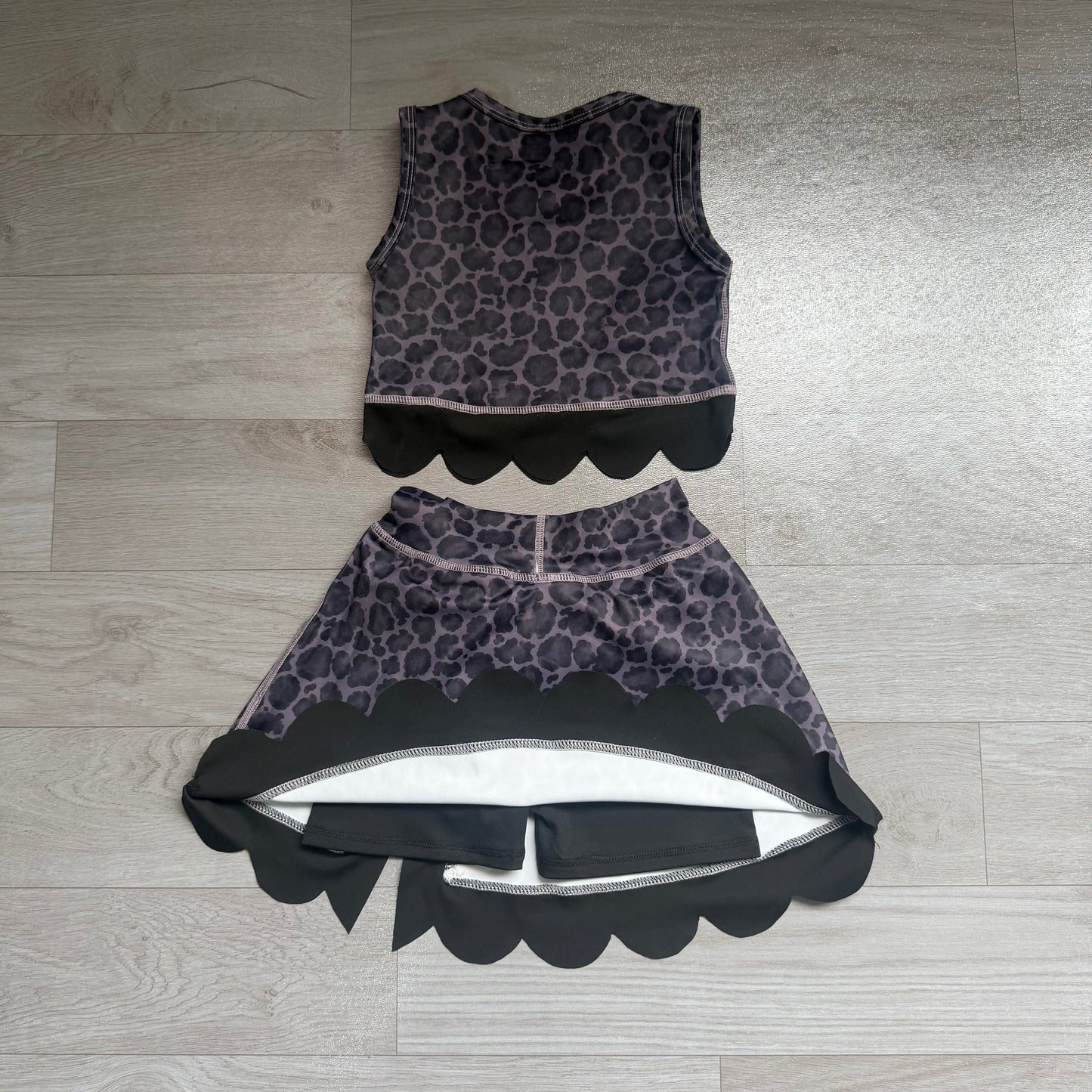 Sleeveless black leopard scallop top skirt girls active set
