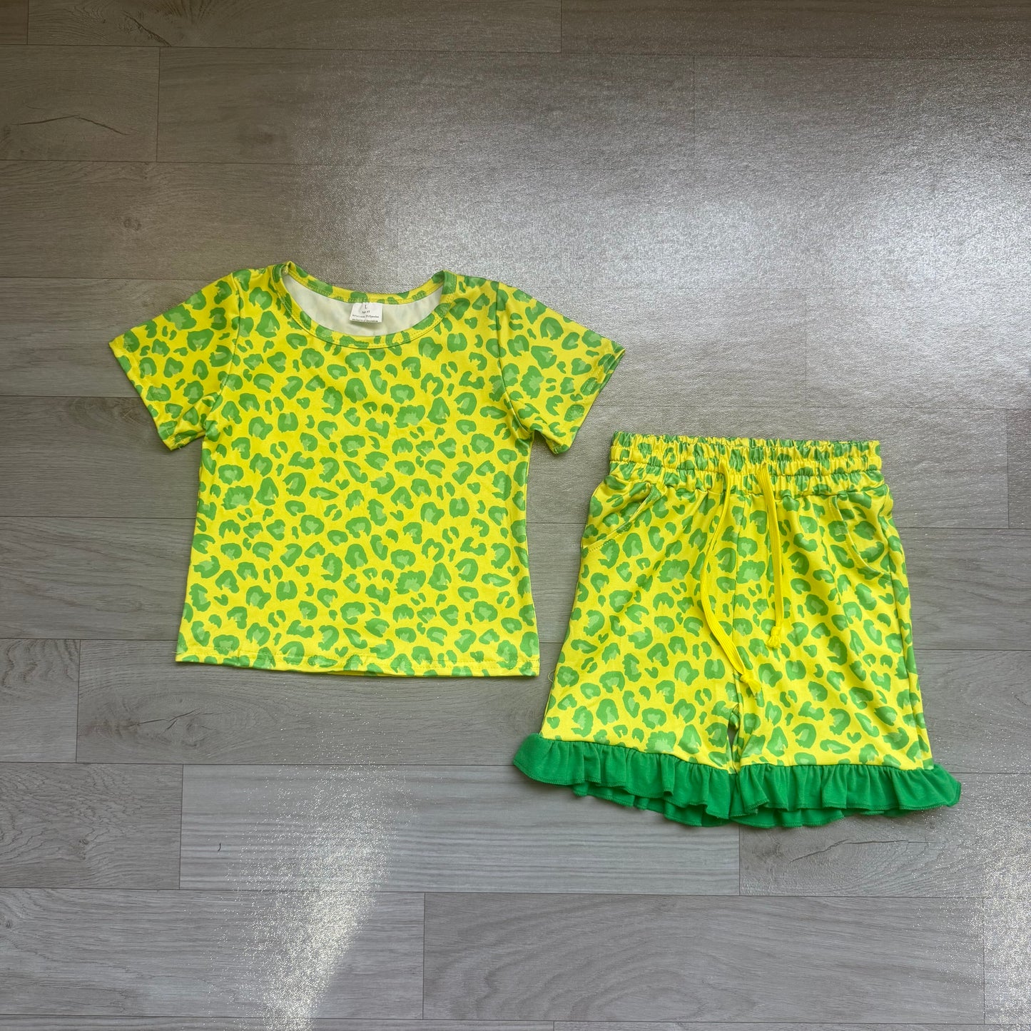 Short sleeves green ruffle leopard top shorts girls outfits