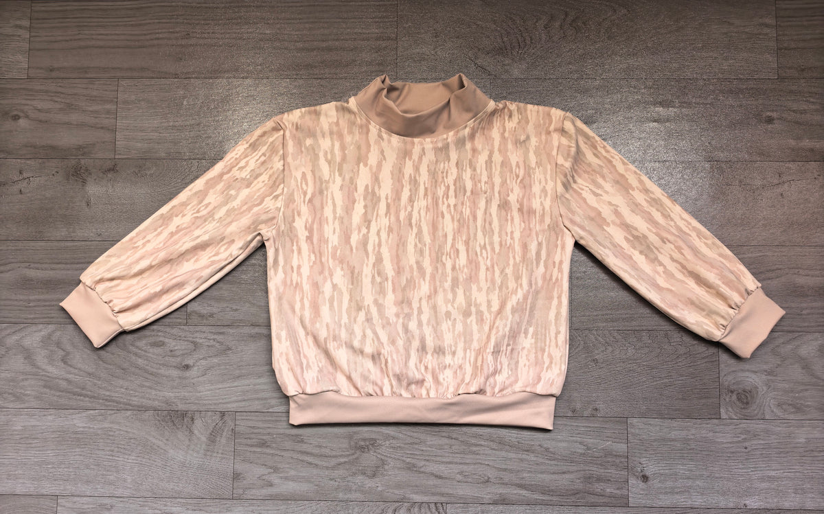 Long sleeves light camo mock neck kids active top