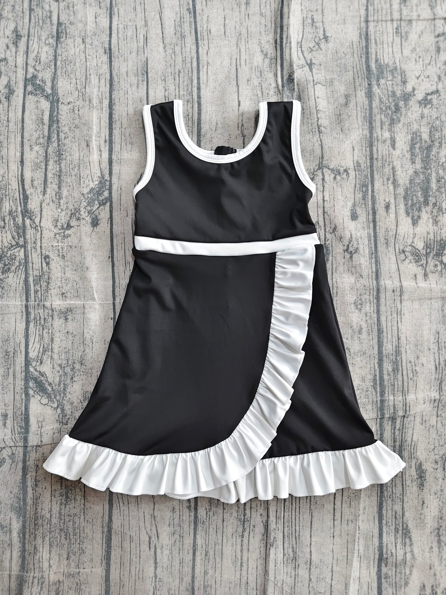 Sleeveless black white scallop girls athletic dress