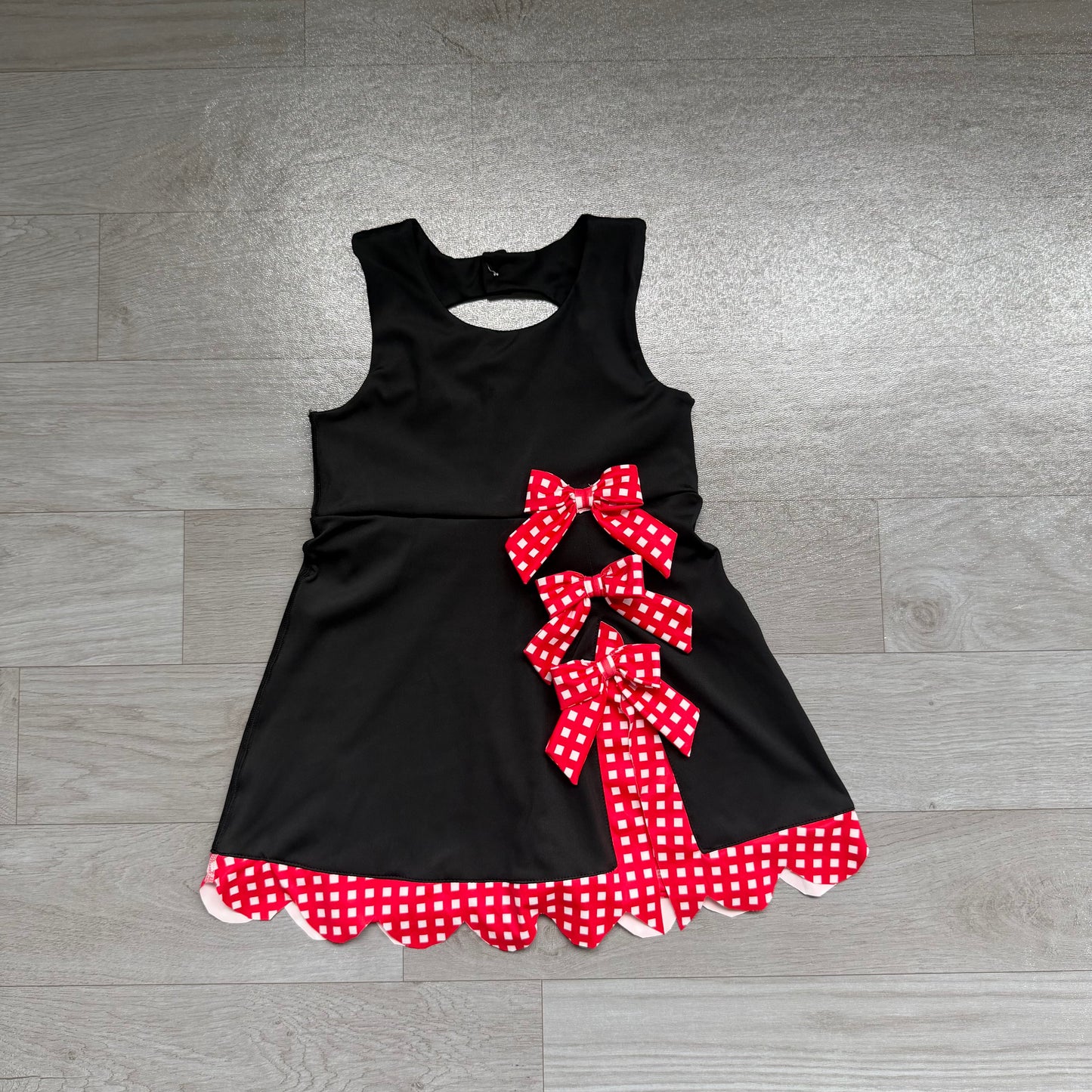 Sleeveless plaid scallop black kids girls athletic dresses