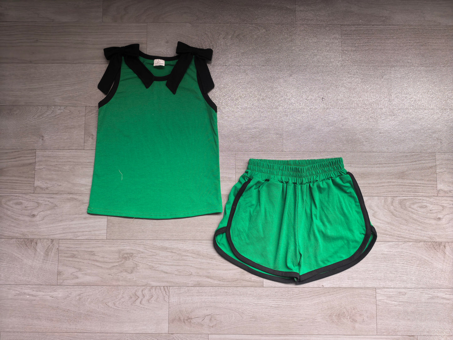 Sleeveless black bow green top shorts girls team outfits