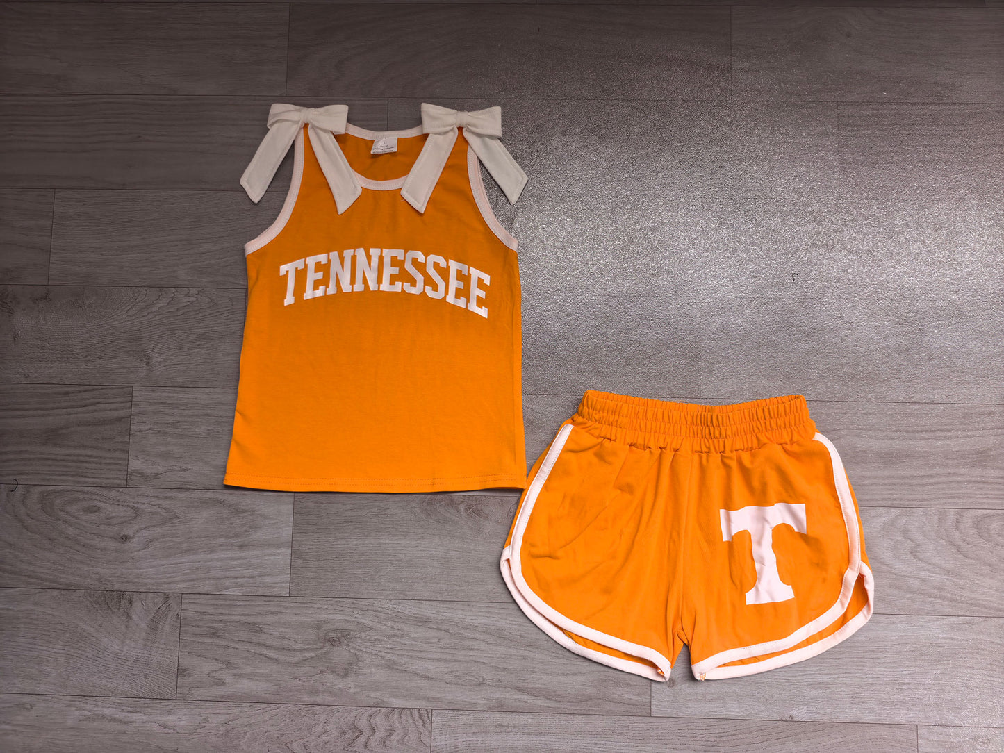 Sleeveless white bow orange top shorts T team girls outfits