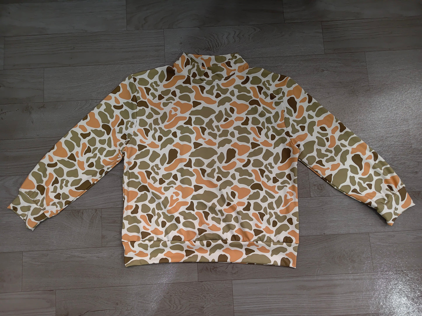 Long sleeves green camo adult women active top