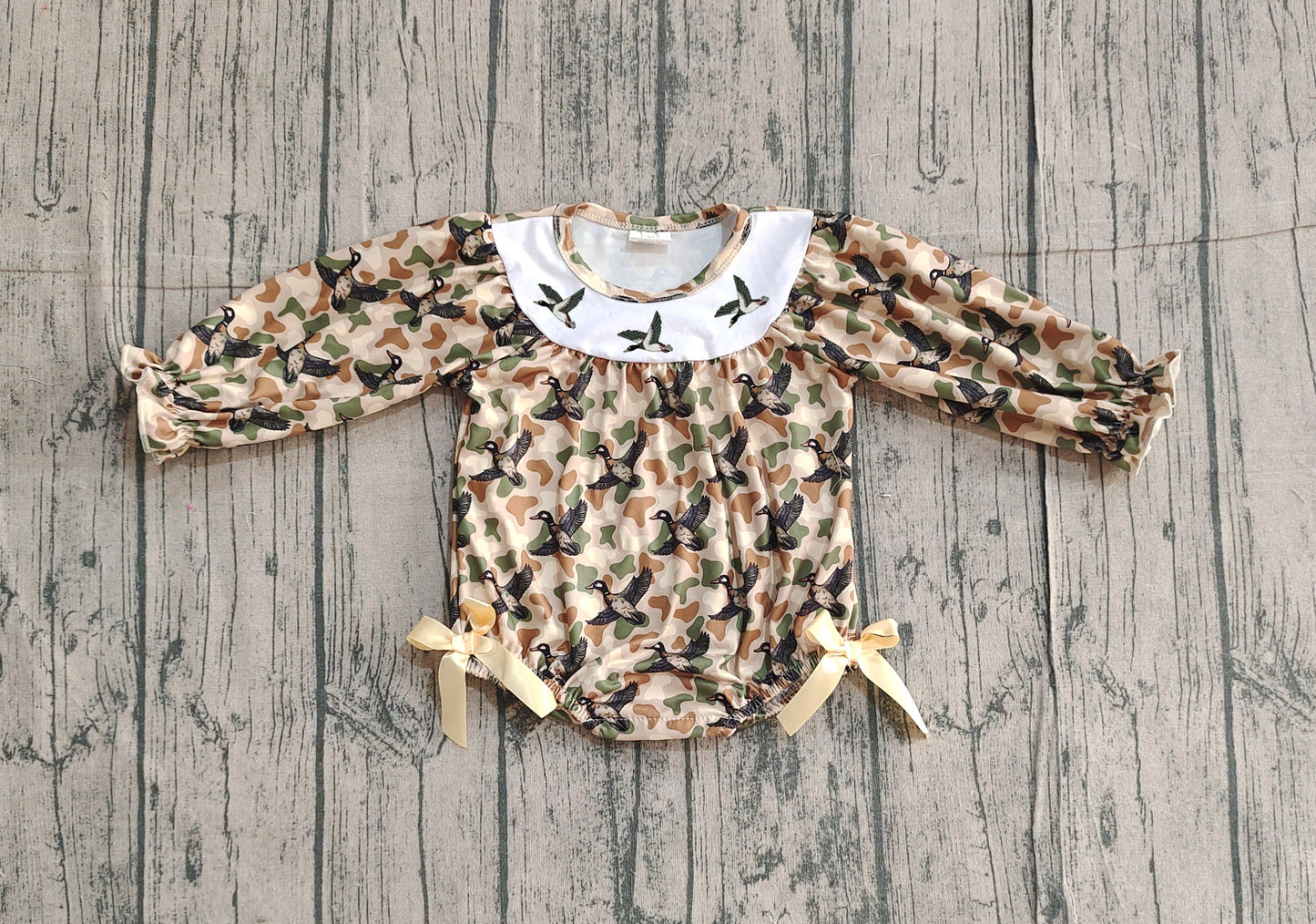 Long sleeves duck camo baby girl romper