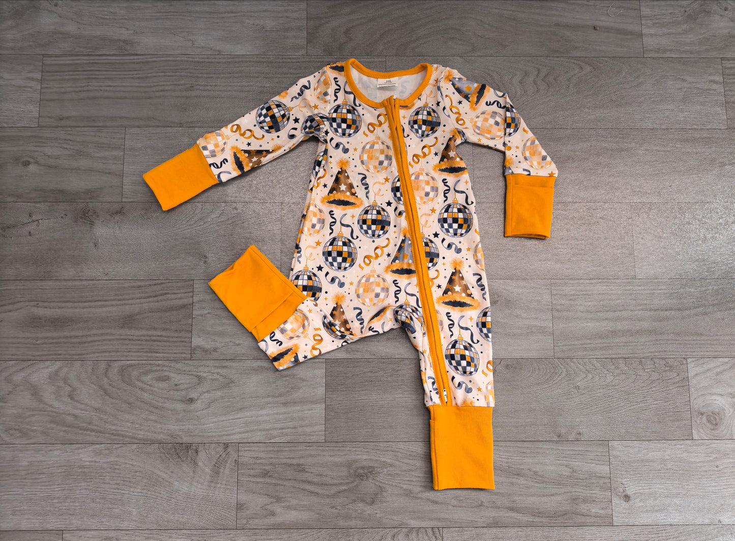 Long sleeves baby Happy New Year zipper romper